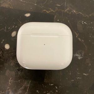 AirPod mag safe charging case only.